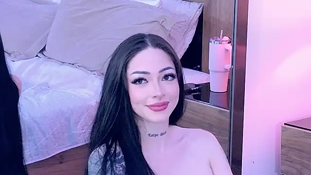 Snapshot of AlessandraLovi chatting on May 31, 7:37 am AlessandraLovi online show from May 31, 7:37 am