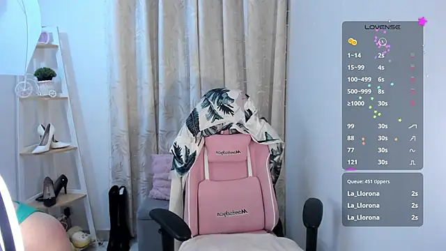 Snapshot of sarah_saenz_ chatting on November 15, 3:52 pm sarah saenz online show from November 15, 3:52 pm