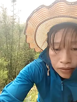 Snapshot of ngocngoc_cute chatting on April 15, 3:46 am ngocngoc cute online show from April 15, 3:46 am