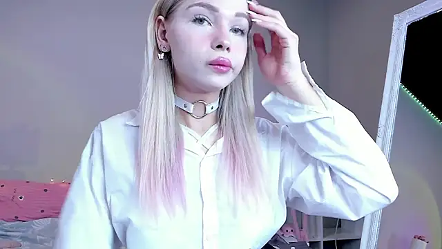 Snapshot of Blondy_Fina chatting on March 11, 8:31 am Blondy Fina online show from March 11, 8:31 am