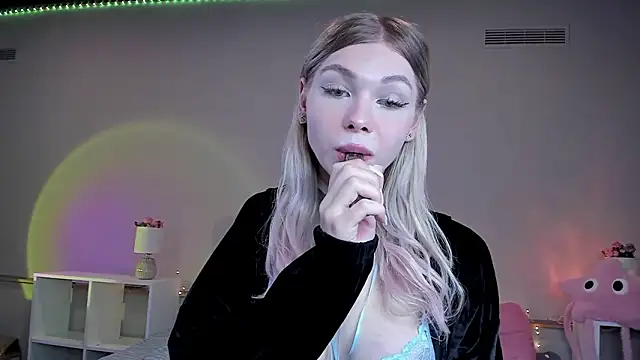 Snapshot of Blondy_Fina chatting on March 14, 11:37 am Blondy Fina online show from March 14, 11:37 am