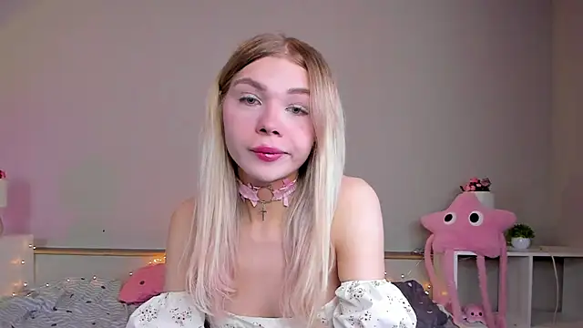Snapshot of Blondy_Fina chatting on March 22, 4:27 am Blondy Fina online show from March 22, 4:27 am