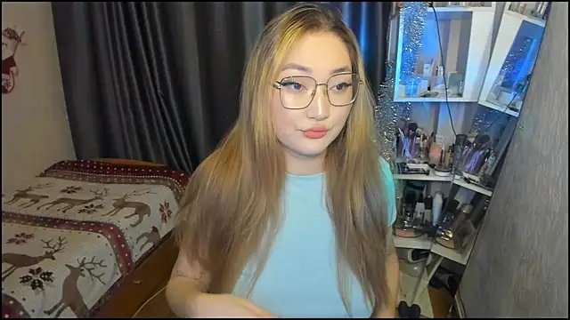 lyra x online show from January 6, 3:27 pm