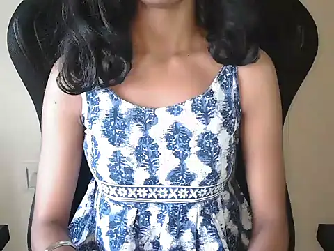 Snapshot of Simmi_Ji chatting on November 28, 4:48 am Simmi Ji online show from November 28, 4:48 am