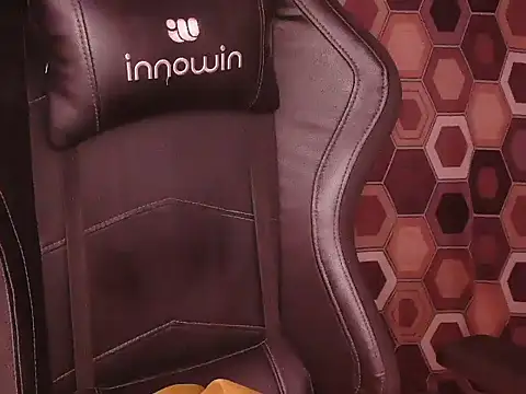 Snapshot of Simmi_Ji chatting on December 1, 8:08 am Simmi Ji online show from December 1, 8:08 am