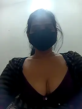 Snapshot of soni_yhakur chatting on February 24, 8:18 pm soni yhakur online show from February 24, 8:18 pm