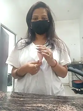Snapshot of soni_yhakur chatting on April 24, 1:08 am soni yhakur online show from April 24, 1:08 am