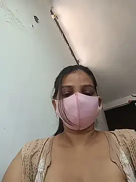 Snapshot of soni_yhakur chatting on May 19, 1:33 am soni yhakur online show from May 19, 1:33 am