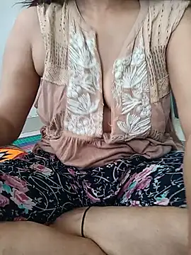 Snapshot of soni_yhakur chatting on May 22, 1:13 am soni yhakur online show from May 22, 1:13 am