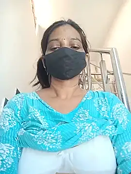 Snapshot of soni_yhakur chatting on June 8, 8:37 am soni yhakur online show from June 8, 8:37 am