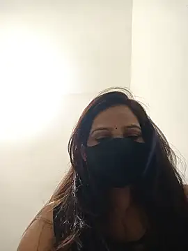 Snapshot of soni_yhakur chatting on June 15, 1:52 am soni yhakur online show from June 15, 1:52 am