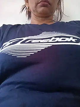 Snapshot of soni_yhakur chatting on June 18, 9:36 am soni yhakur online show from June 18, 9:36 am
