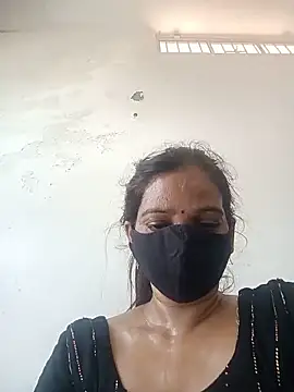 Snapshot of soni_yhakur chatting on June 29, 9:37 am soni yhakur online show from June 29, 9:37 am