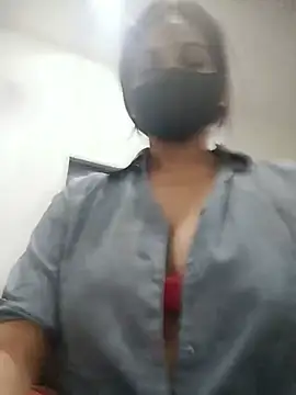 Snapshot of soni_yhakur chatting on July 8, 3:00 am soni yhakur online show from July 8, 3:00 am