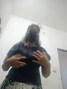 Snapshot of soni_yhakur chatting on July 29, 2:43 am soni yhakur online show from July 29, 2:43 am