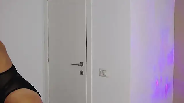 Snapshot of Emily_Sheen chatting on October 13, 6:02 am Emily Sheen online show from October 13, 6:02 am