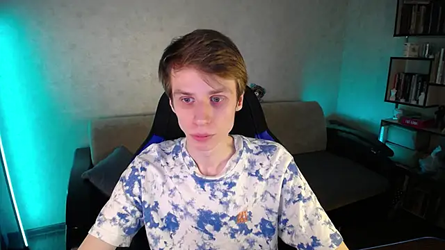 yes cute boy  online show from April 15, 9:49 am