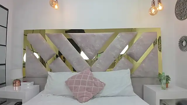 BriannaHill  online show from December 19, 12:34 pm