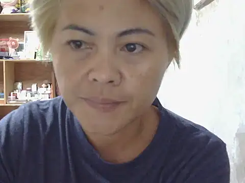 hottie dolly online show from December 18, 2:01 pm