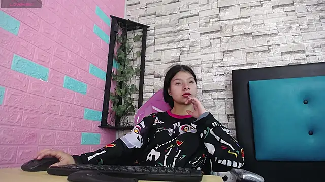 maily can online show from November 25, 12:49 pm