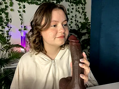 MoonIvy  online show from November 21, 6:17 pm