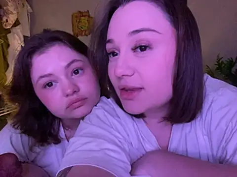 MoonIvy  online show from January 9, 6:42 pm