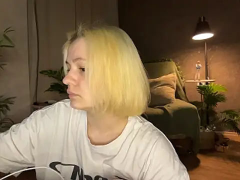 MoonIvy  online show from June 14, 7:38 pm