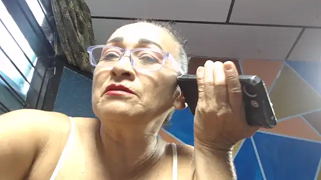 Snapshot of maggi_hotsson chatting on January 7, 10:12 pm maggi hotsson online show from January 7, 10:12 pm