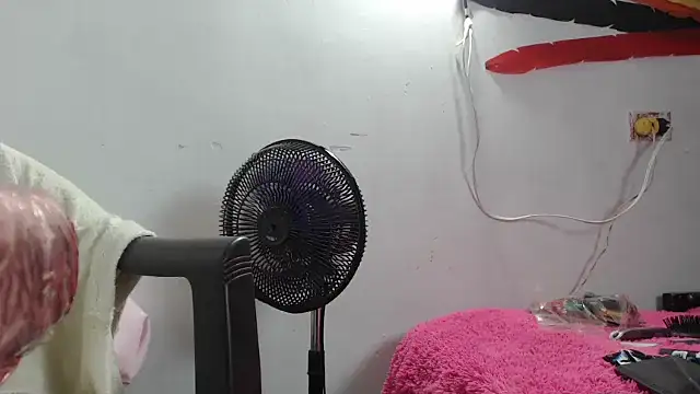 Snapshot of maggi_hotsson chatting on March 22, 6:28 am maggi hotsson online show from March 22, 6:28 am