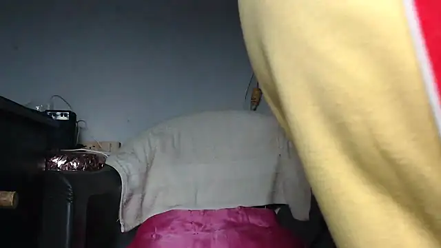 Snapshot of maggi_hotsson chatting on April 14, 3:34 am maggi hotsson online show from April 14, 3:34 am