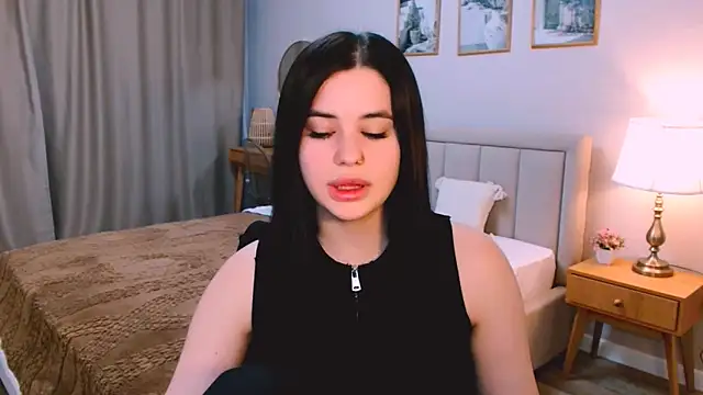 lil angel  online show from February 12, 8:15 pm