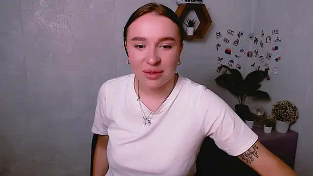 JuliaTopp  online show from September 17, 7:10 am