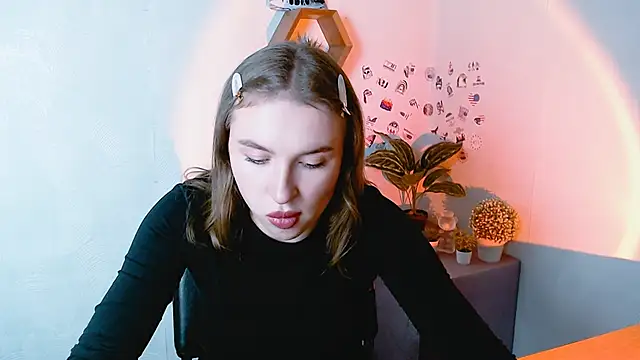 JuliaTopp  online show from September 18, 12:29 pm