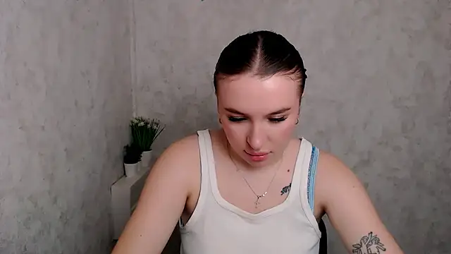 JuliaTopp  online show from March 19, 9:35 am