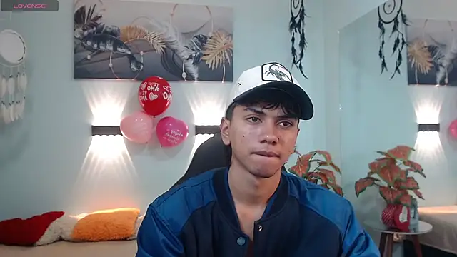 Snapshot of markbowie chatting on February 12, 12:33 pm markbowie online show from February 12, 12:33 pm