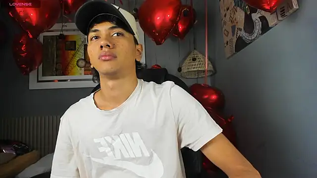 Snapshot of markbowie chatting on February 20, 1:11 pm markbowie online show from February 20, 1:11 pm