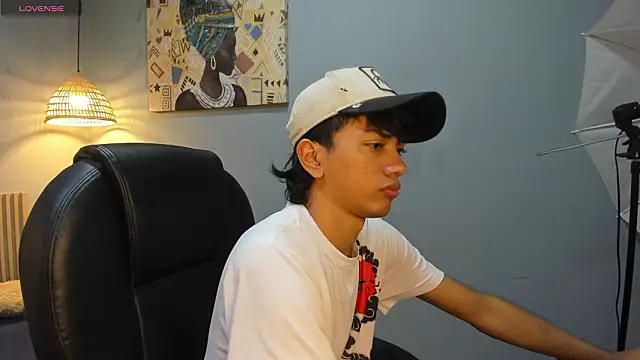 Snapshot of markbowie chatting on March 3, 1:28 pm markbowie online show from March 3, 1:28 pm