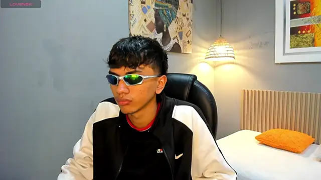 Snapshot of markbowie chatting on March 20, 7:41 pm markbowie online show from March 20, 7:41 pm