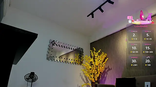 lily cash1 online show from November 7, 7:03 pm