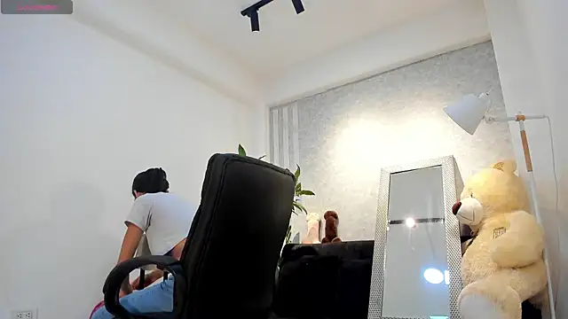 lily cash1 online show from January 19, 1:04 pm