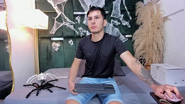 Charlotte Brian online show from October 15, 12:00 am