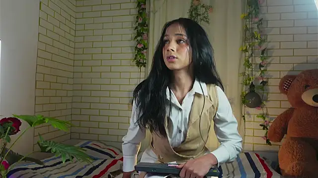 ashley winhouse online show from October 6, 6:55 am