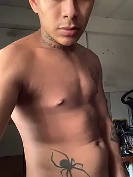 Snapshot of Novindot23cm chatting on December 21, 7:32 pm Novindot23cm online show from December 21, 7:32 pm