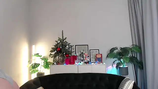 Natalee Love online show from December 20, 9:33 pm