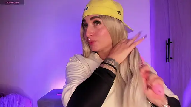 scarlett Collinss online show from November 5, 5:29 am