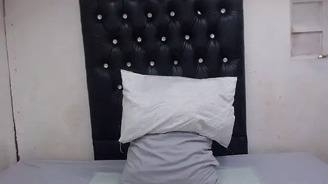 Snapshot of GlowGoddessxx chatting on March 24, 5:12 am GlowGoddessxx online show from March 24, 5:12 am