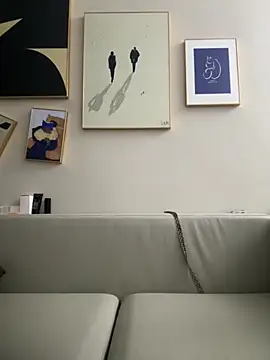 anna yngs online show from September 25, 1:04 pm