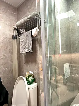 anna yngs online show from October 8, 9:51 am