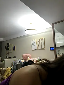 anna yngs online show from October 12, 12:59 pm