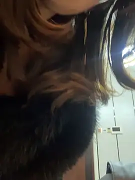 anna yngs online show from December 4, 2:04 pm